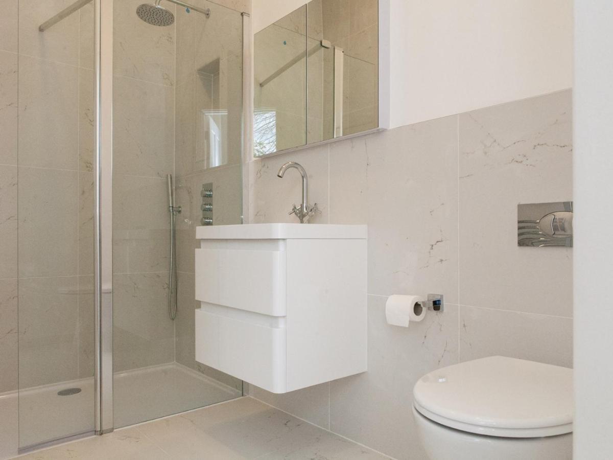 Pass The Keys - Spacious Flat With Private Sun Terrace In South East 런던 외부 사진
